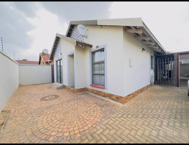 4 BEDROOM HOUSE FOR SALE IN MMESI PARK